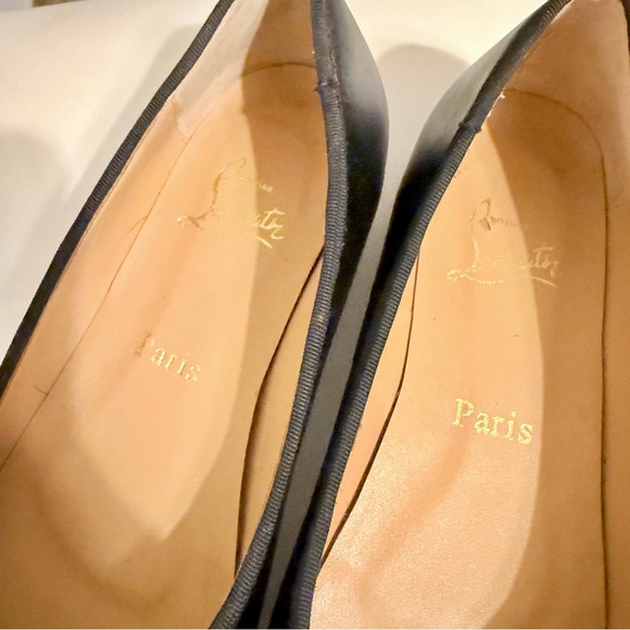 Christian Louboutin Elegant Black Flats with Bow - Picture 3 of 12